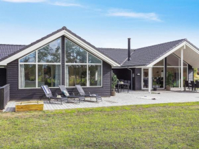 Modish Holiday Home in Falster with Swimming Pool, Bogø By